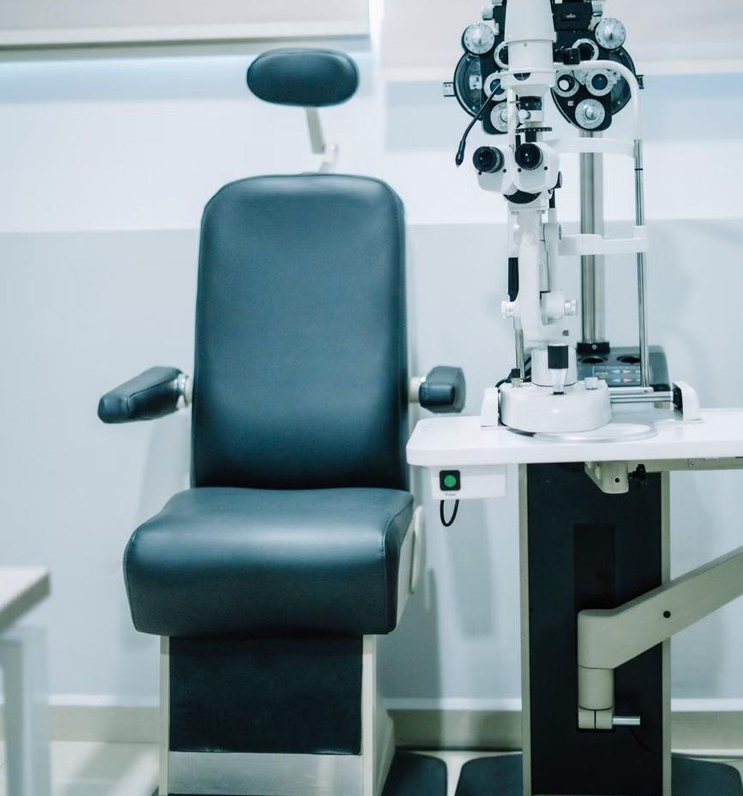 Cataract surgery consultation room
